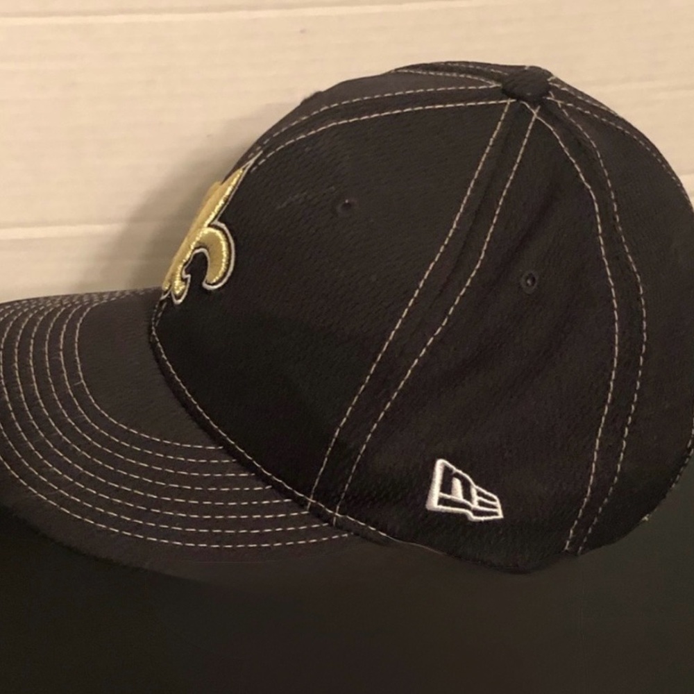Black and Gold Fleur-de-lis Cap - Picture 3 of 9